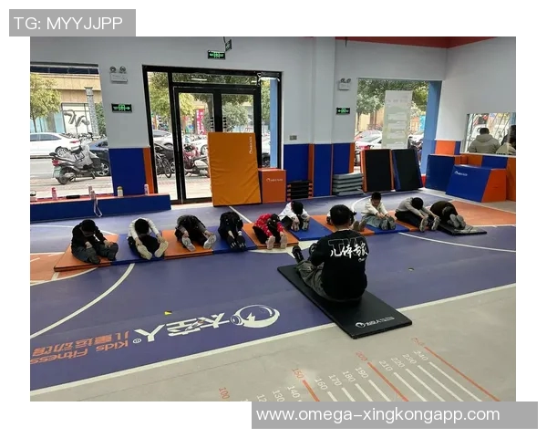 足球运动后的拉伸与放松技巧助你提升竞技状态与身体恢复效果